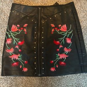 Small Fashion Nova skirt